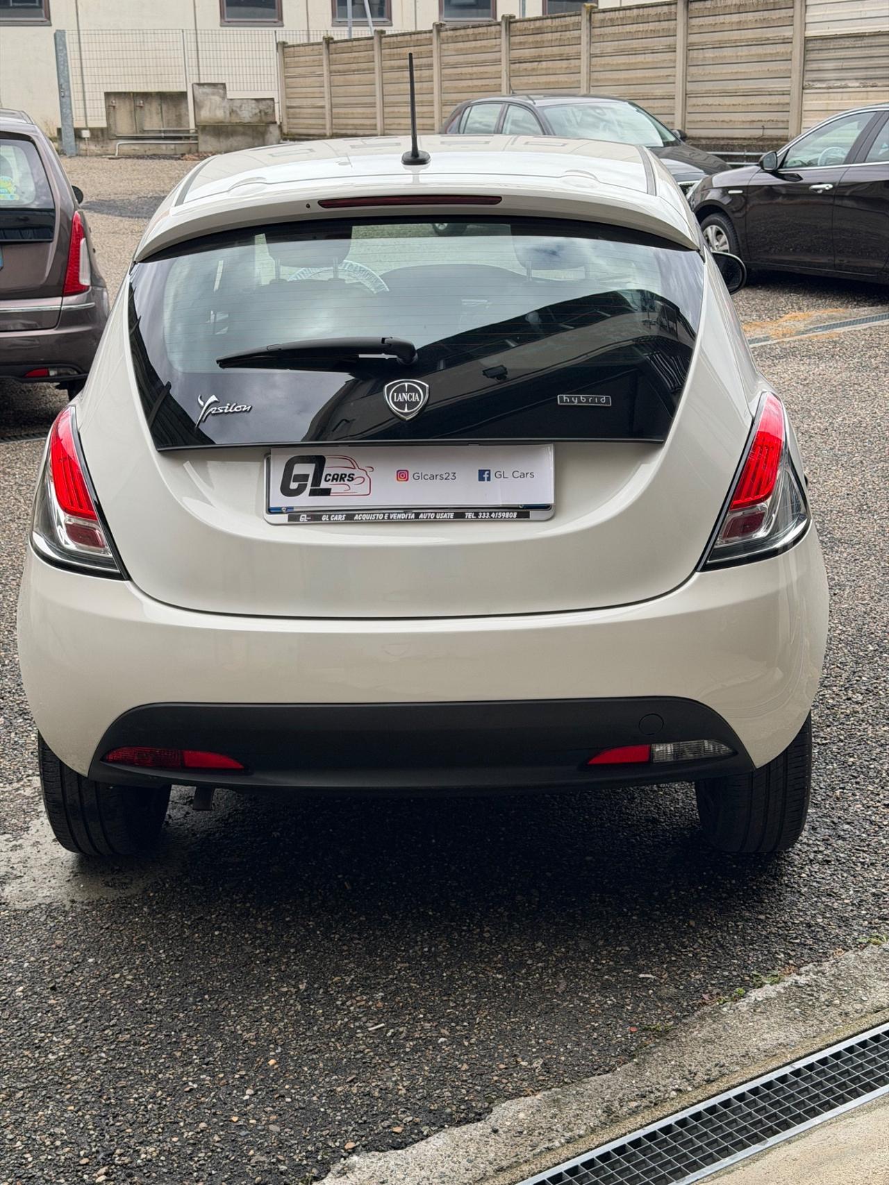 Lancia Ypsilon 1.0 FireFly 5 porte S&S Hybrid Ecochic Silver