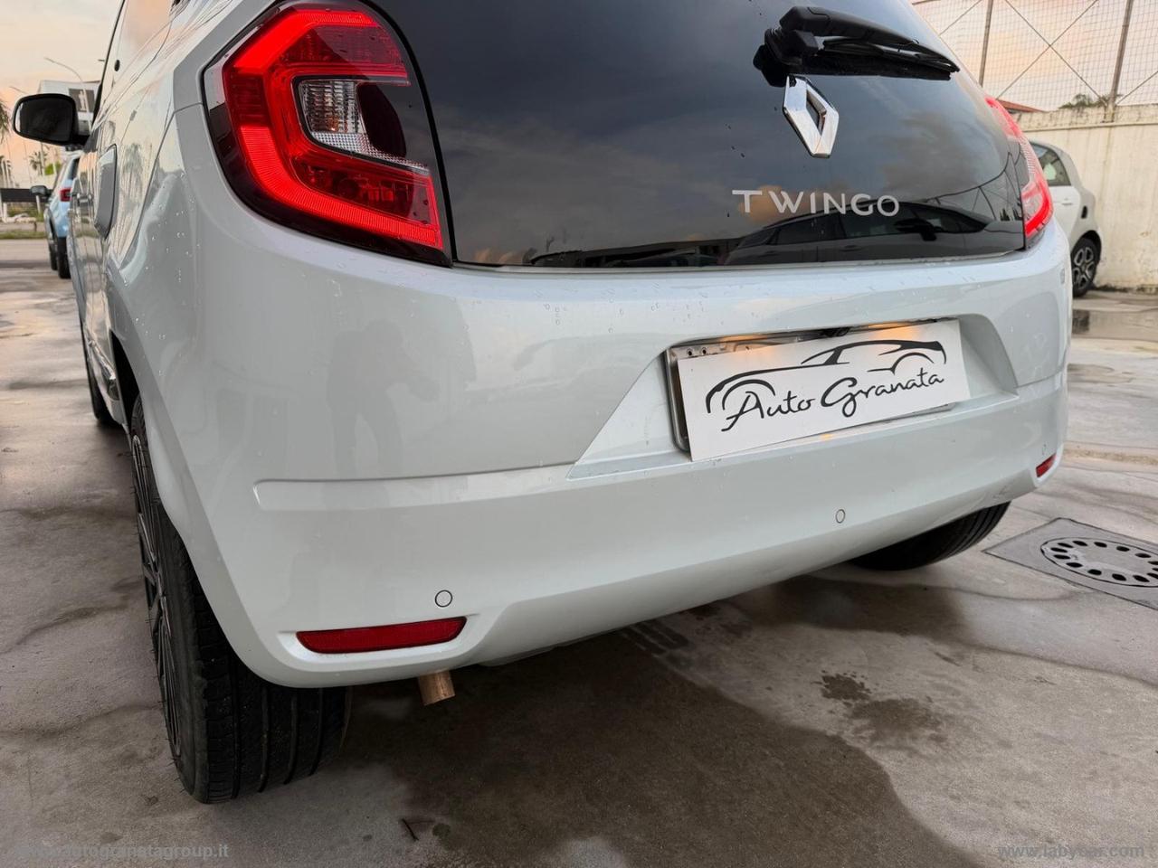 RENAULT Twingo SCe 65 CV Urban Night PARI NUOVO!