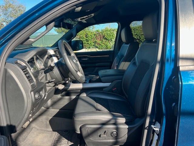 Dodge RAM 1500 Crew Cab 5.7 V8 Hemi 4x4 Sport