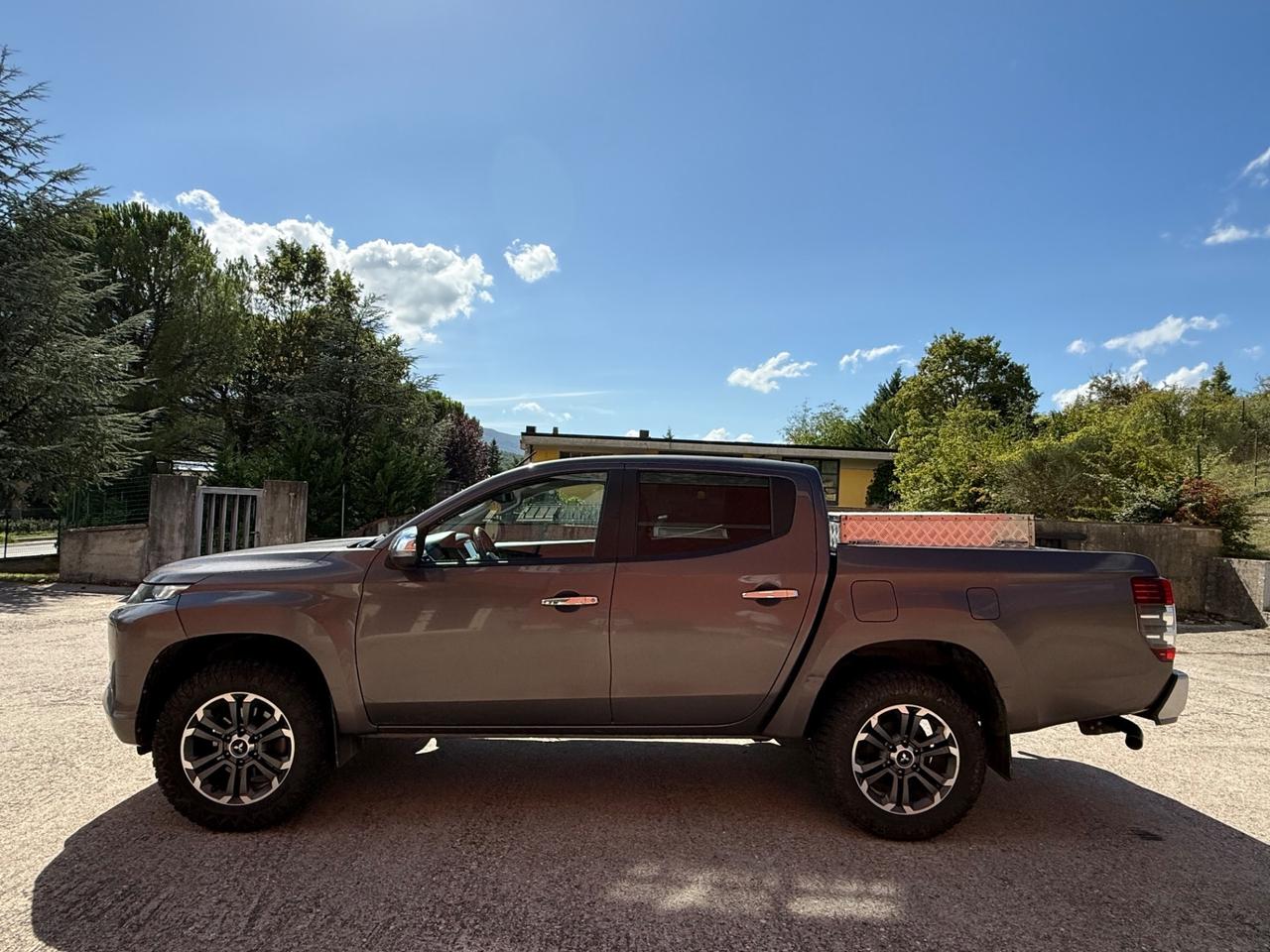 Mitsubishi L200 2.3 D Club Cab 4x4 Super Select Intense