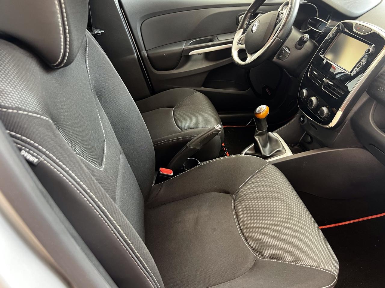Renault Clio 1.2 75CV 5 porte Zen Si Neopatentati
