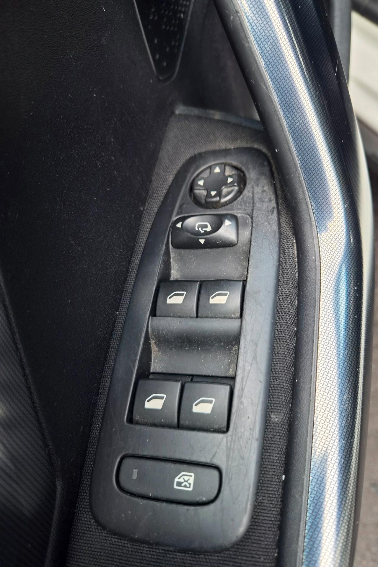 Peugeot 2008 BlueHDi 100 Black Matt