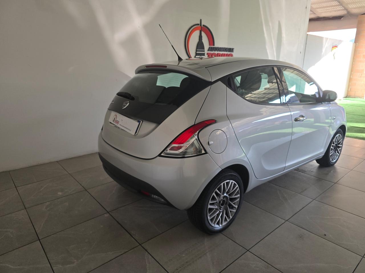 Lancia Ypsilon 0.9 TwinAir 85 CV 5 porte S&S Platinum