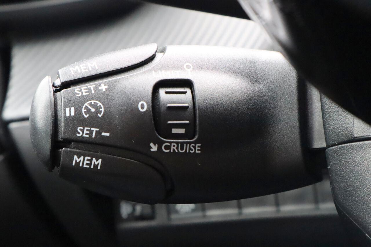 Peugeot 208 Peugeot 208 1.2 101 CV Pure Tech Style Led Sensori di parcheggio