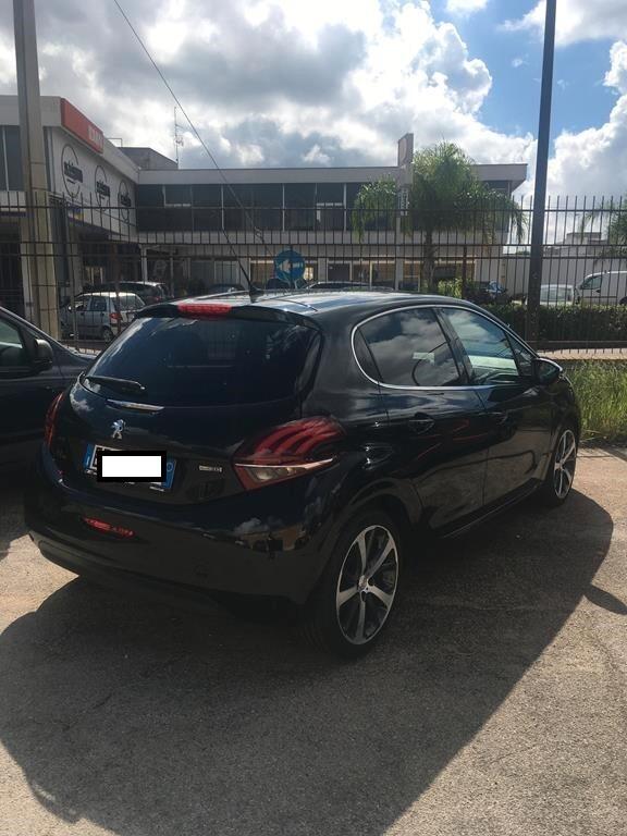 Peugeot 208 BlueHDi 100 5 porte Allure