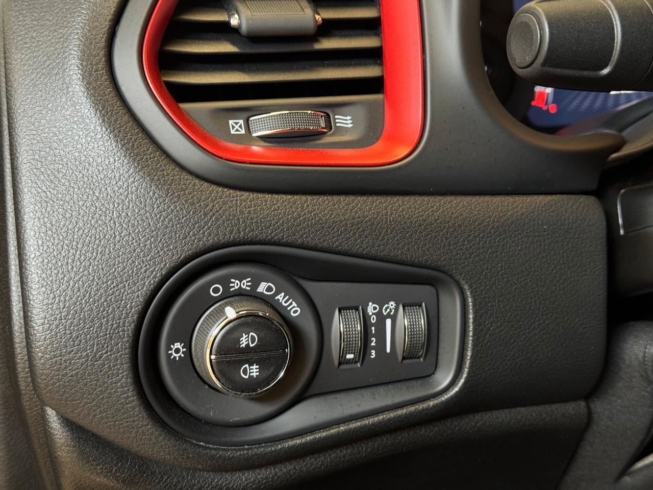 JEEP RENEGADE 4XE TRAILHAWK HYBRID PLUG-IN