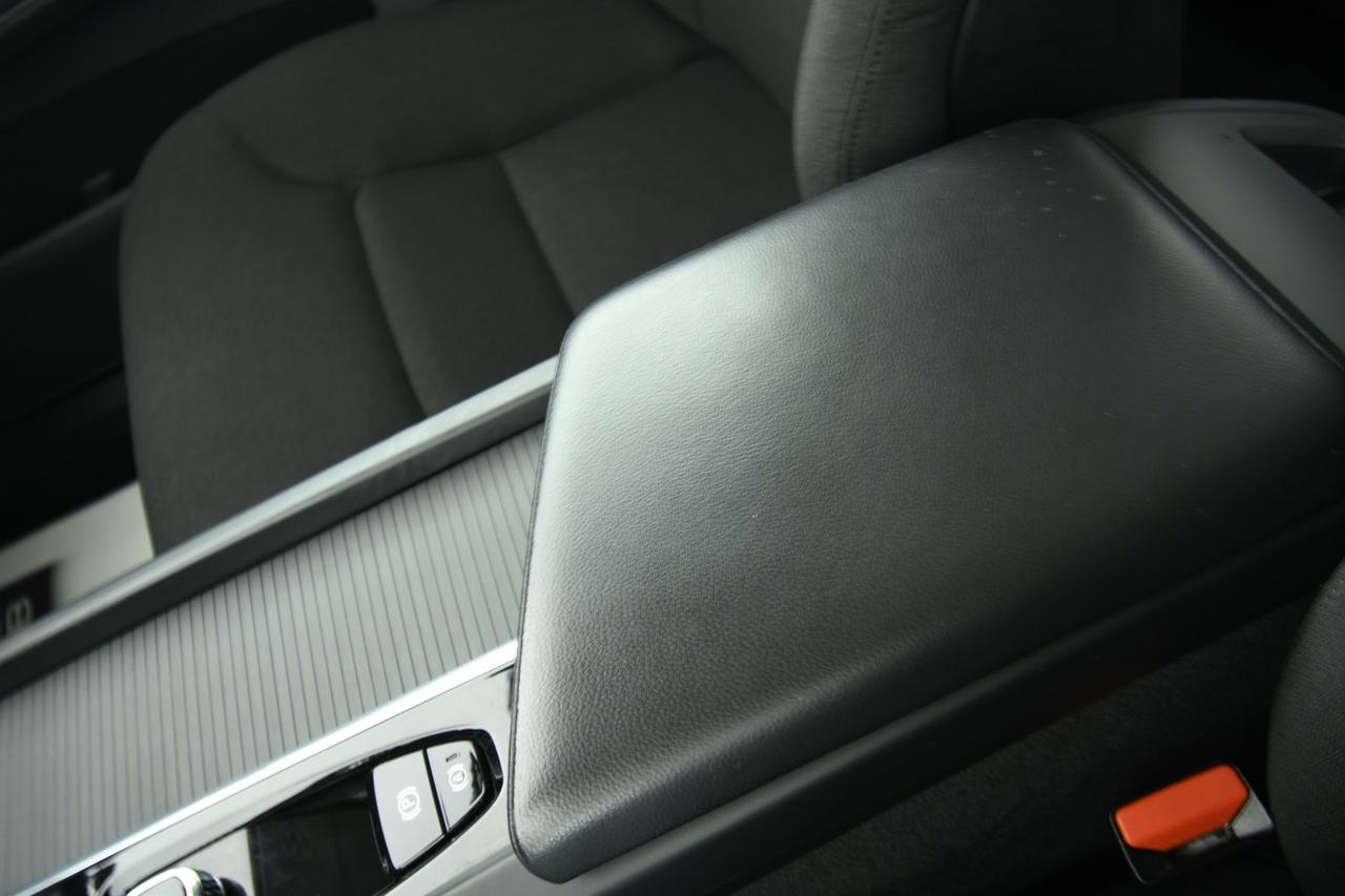 VOLVO XC60 2.0 b4 Momentum awd auto CAMERA+APP CONNECT+FULL LED