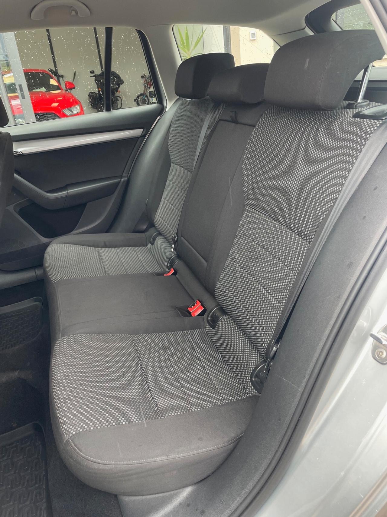 Skoda Octavia 1.6 TDI CR 105 CV Wagon Ambition