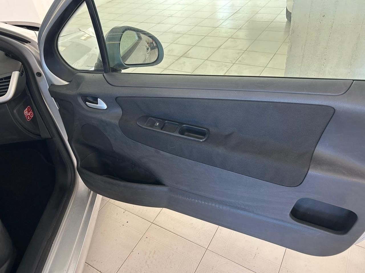 Peugeot 207 1.4 8V 75CV 3p. ONE Line