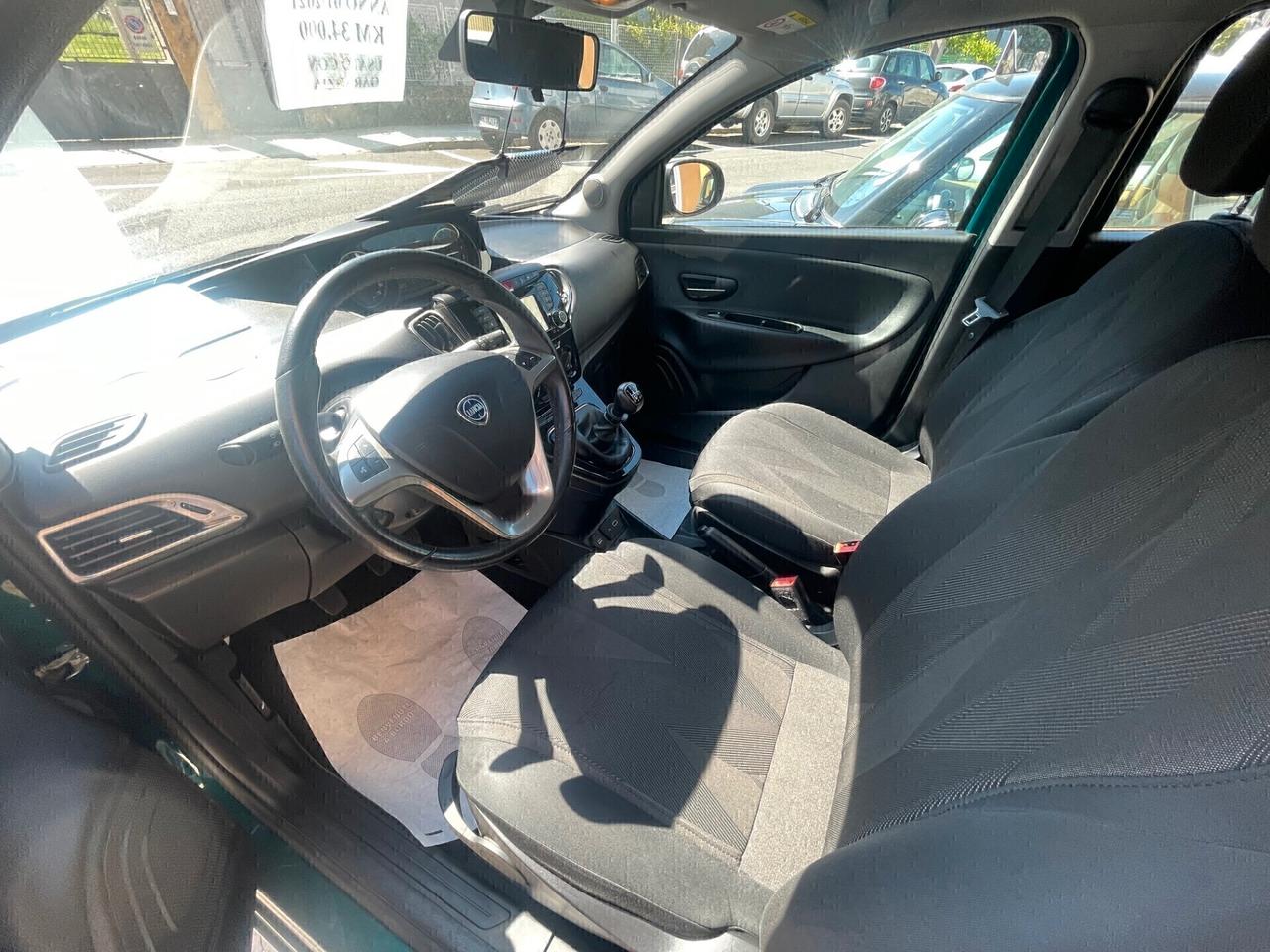 Lancia Ypsilon 1.0 Hybrid Ecochic Gold
