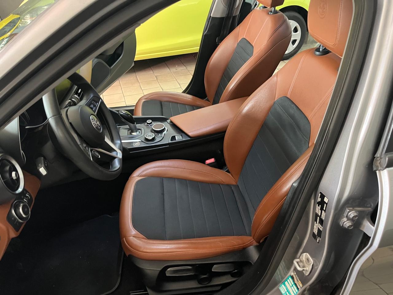 Alfa Romeo Giulia 2.2 180 CV AT8 Business Sport Launch Ed.