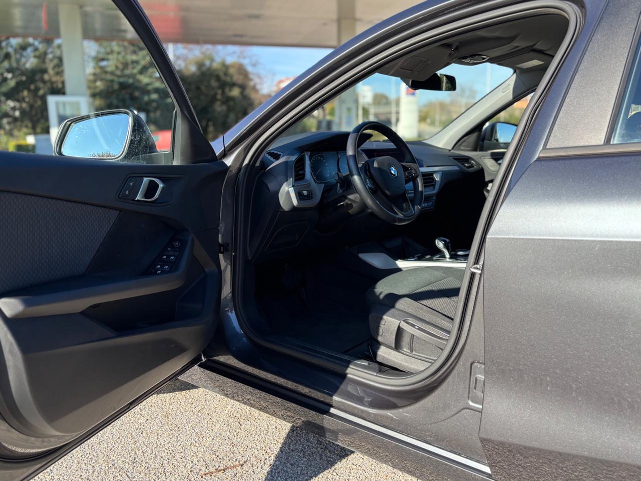 Bmw 116 116d 5p. Business Advantage