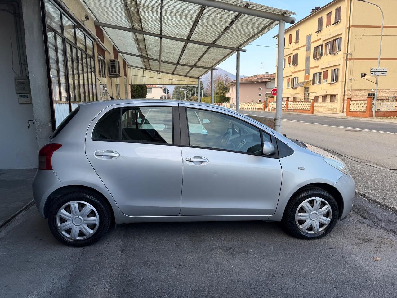 Toyota Yaris 5 porte 69 cv
