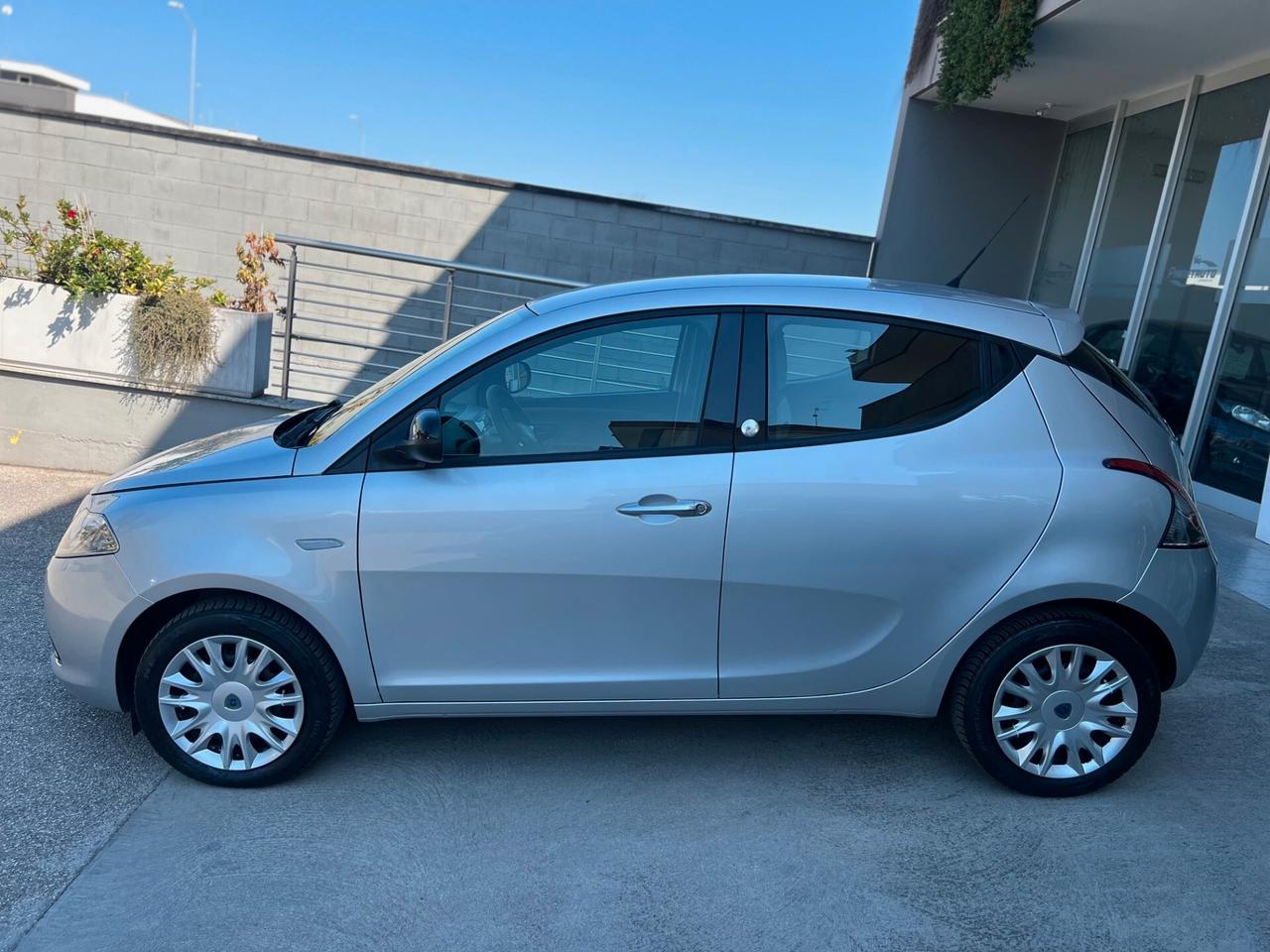Lancia Ypsilon 1.2 8v Silver ecochic Gpl 69cv PDC/CLIMA PERFETTA!!