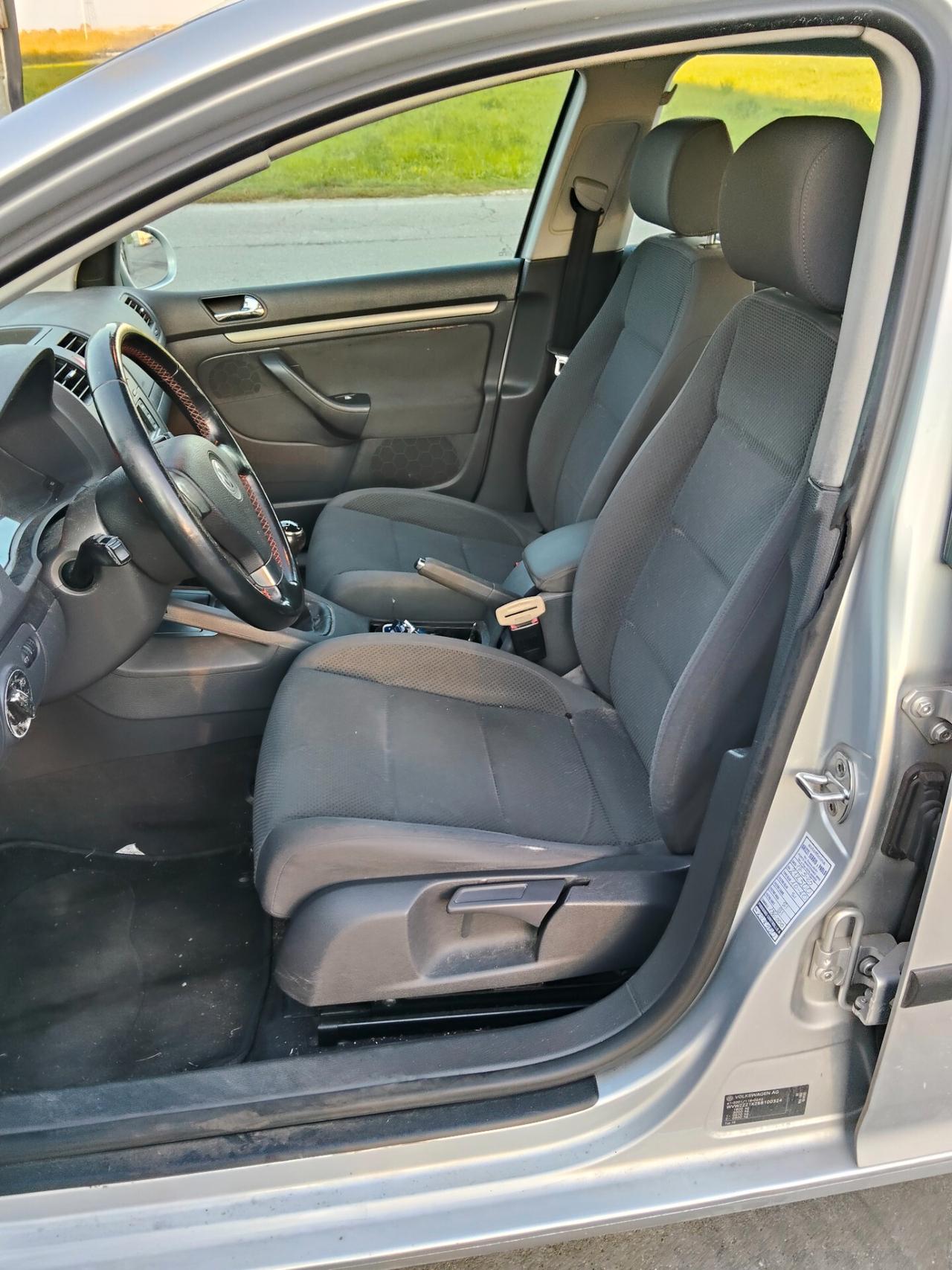 Volkswagen Golf 1.6 benzina 2005