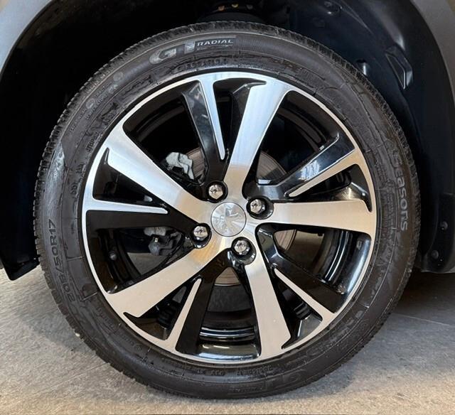 Peugeot 2008 BlueHDi 100 Allure