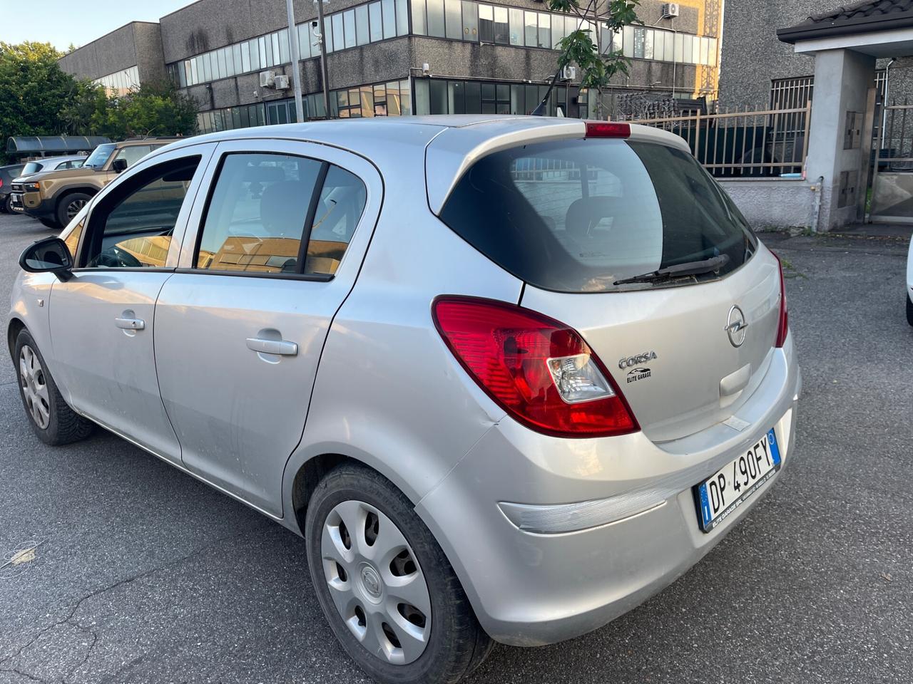 Opel Corsa 1.2 benzina euro4 per COMERCIANTI