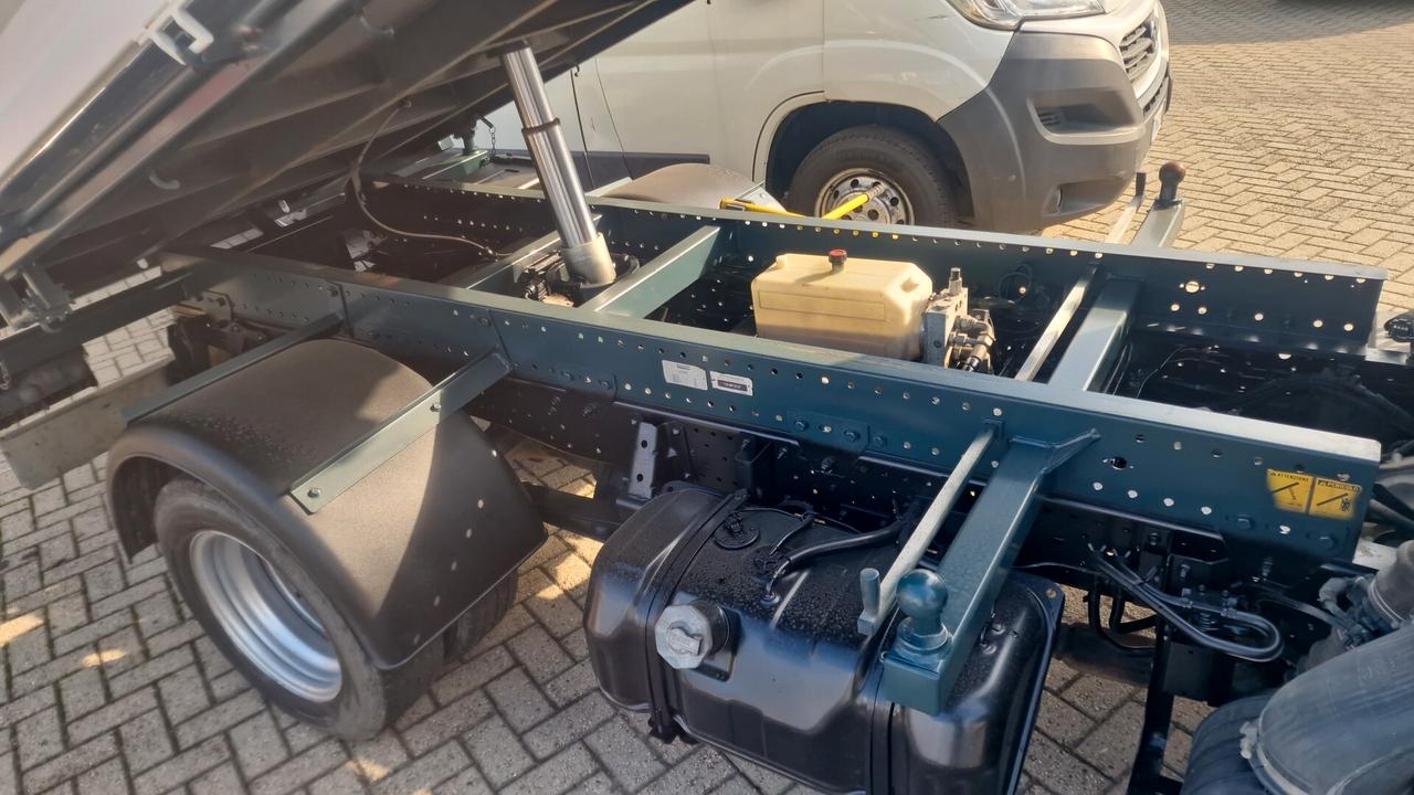 Isuzu 3.0 td ribalttabile trilaterale