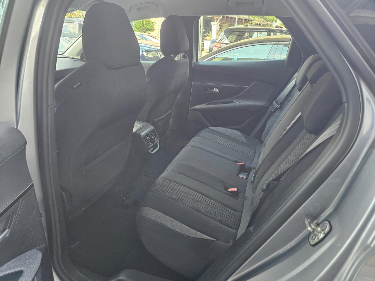 Peugeot 3008 BlueHDi 130 S&S EAT8 Active Pack
