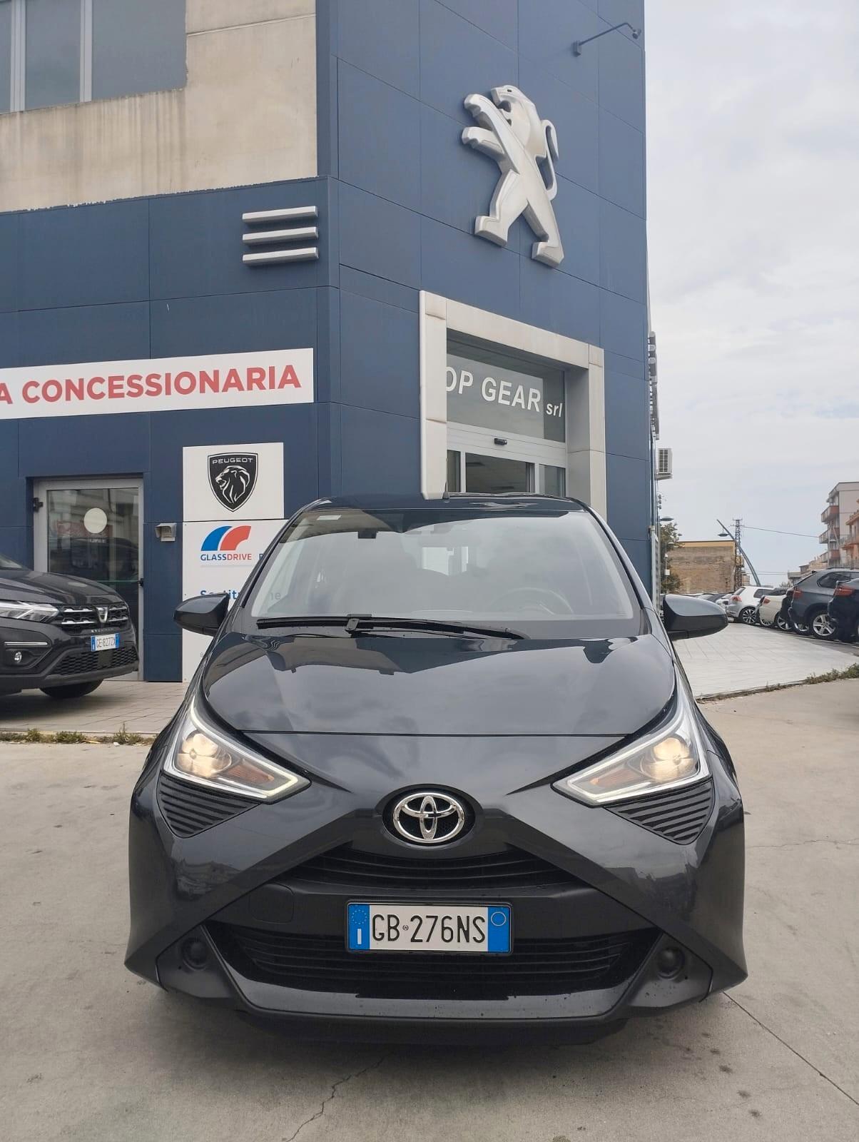 Toyota Aygo Connect 1.0 72 CV 5 porte x-play