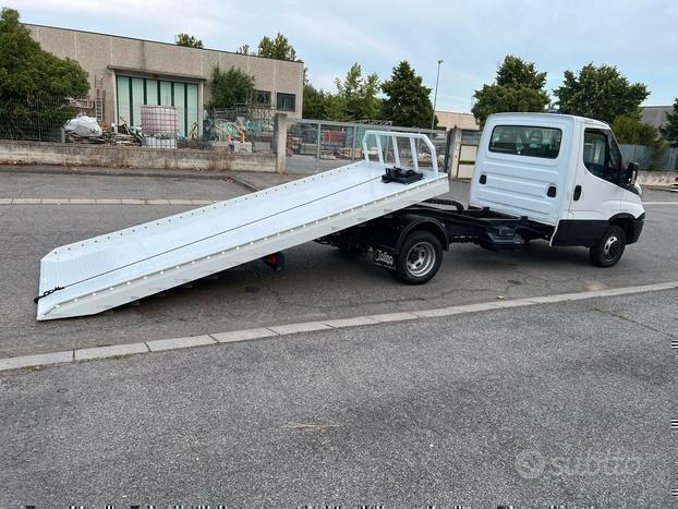 IVECO 35C15 ANNO 12/2017 CARROATTREZZI SCARRABILE