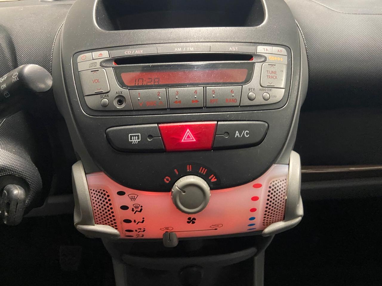 Peugeot 107 1.0 68CV 5p. Sweet Years 2Tronic