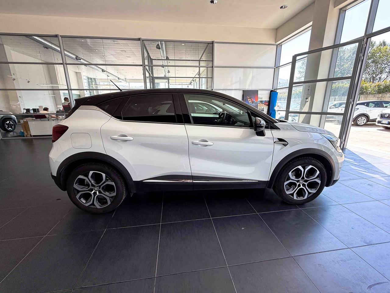 Renault Captur 1.6 e-tech hybrid intens 145cv auto
