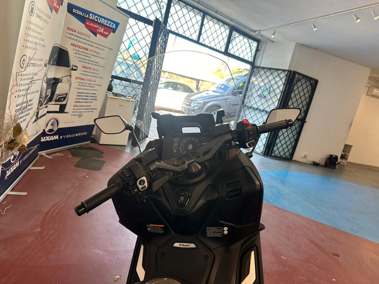 YAMAHA T-Max 560