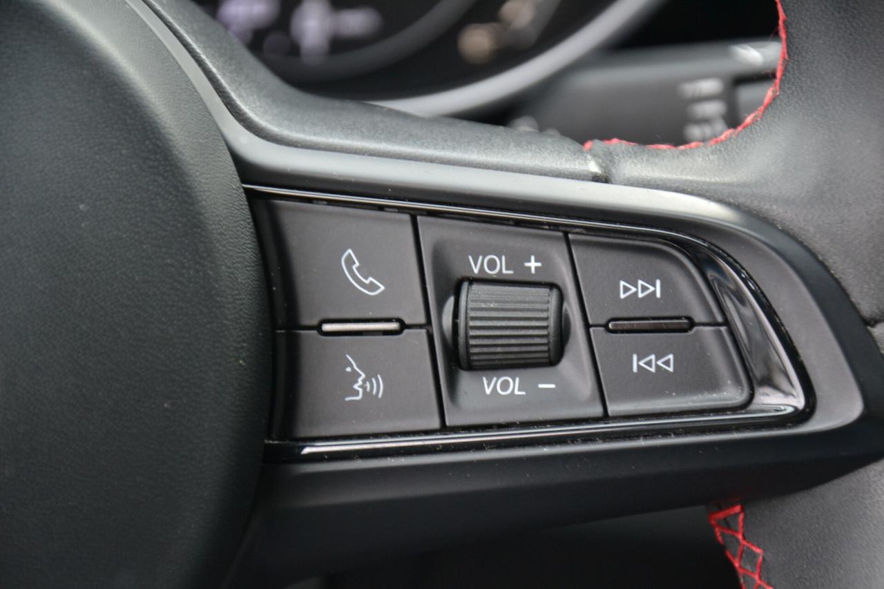 Alfa Romeo Giulia 2.0 TURBO 200CV AT8! Prezzo vero senza vincoli Unipro, fatturabile e italiana Garanzia 12 mesi inclusa!