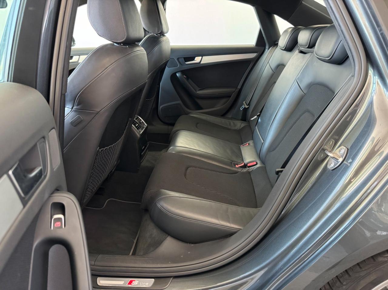 Audi A4 Berlina 2.0 tdi 143cv S-Line Soli 120000 km 1Prop