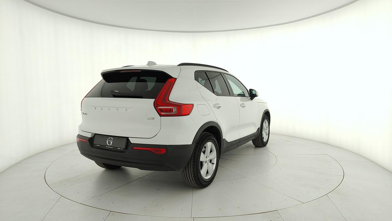 VOLVO XC40 - XC40 2.0 d3 Momentum awd geartronic