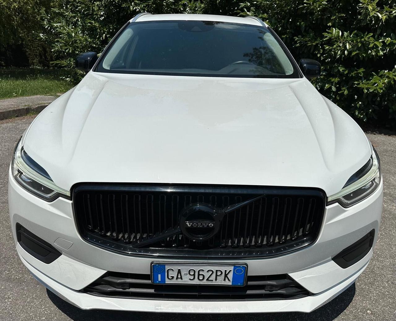 Volvo XC 60 XC60 B5 (d) AWD Geartronic Momentum Pro Dark