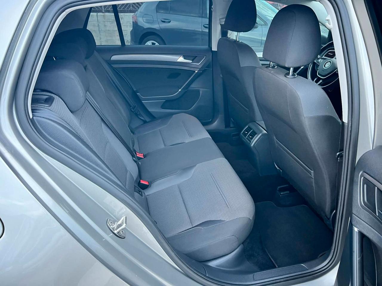 Volkswagen Golf 1.6 TDI 115 CV -CARPLAY-LED