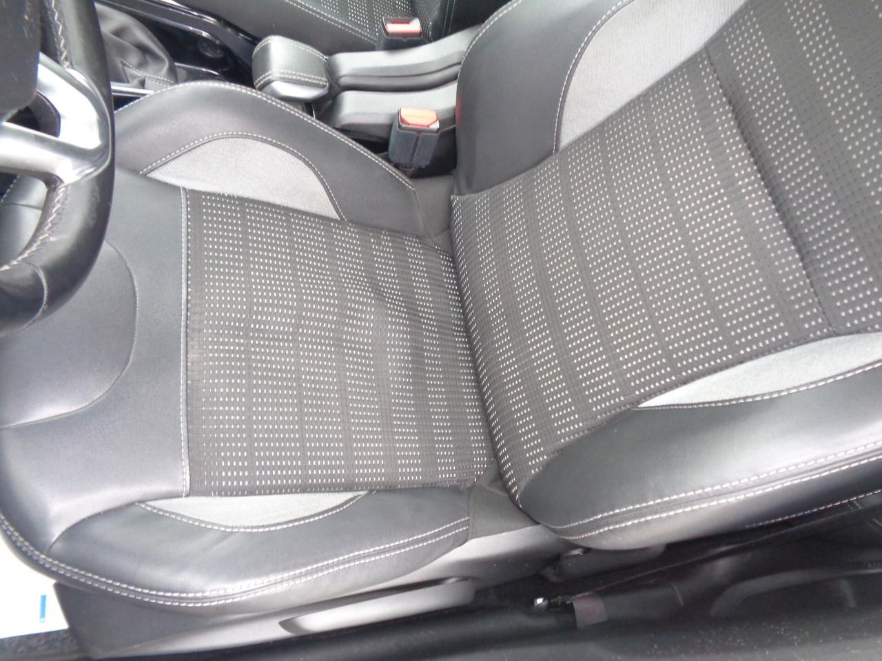 Peugeot 2008 BlueHDi 100 GT Line da vetrina