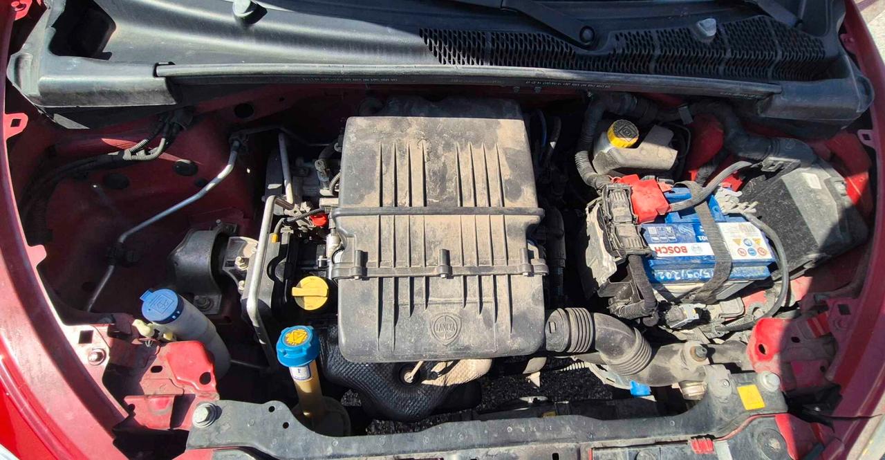 Lancia Ypsilon 1.2 69 CV 5 porte Silver