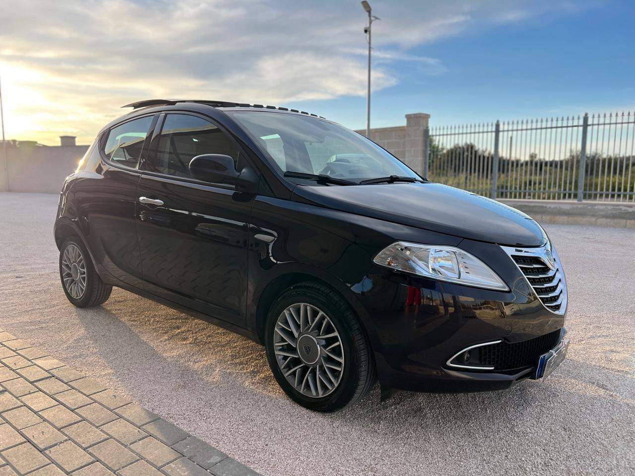 Lancia Ypsilon 1.3 MJT 95 CV 5 porte S&S Platinum TETTO PELLE