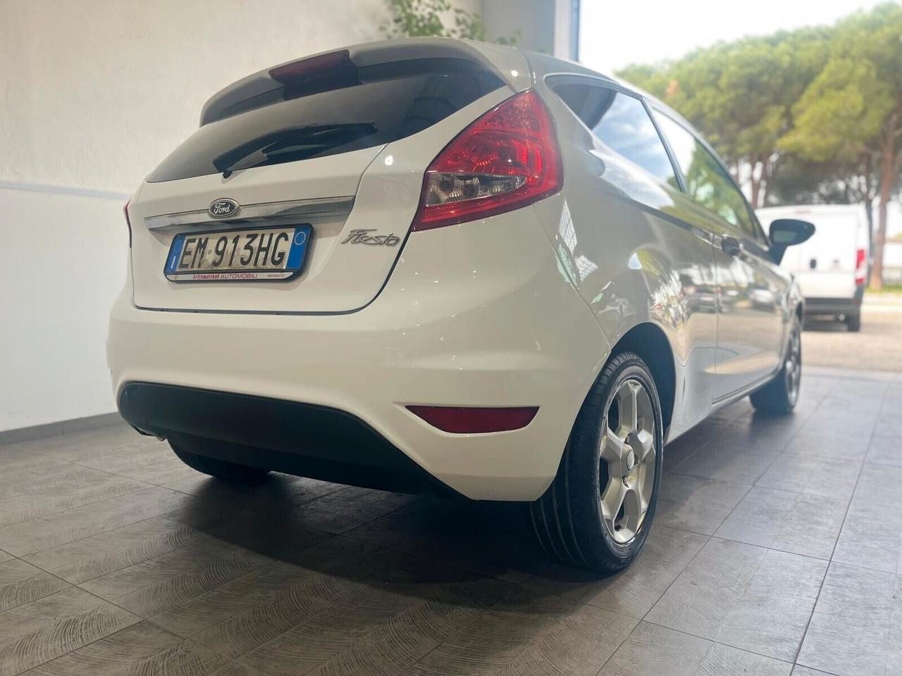 FORD FIESTA 1.2 60CV TITANIUM *UNICOPRO* *2012*