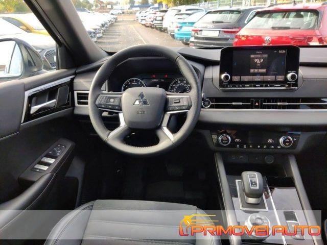 MITSUBISHI Outlander 2.0 4WD Black Edition 7 posti