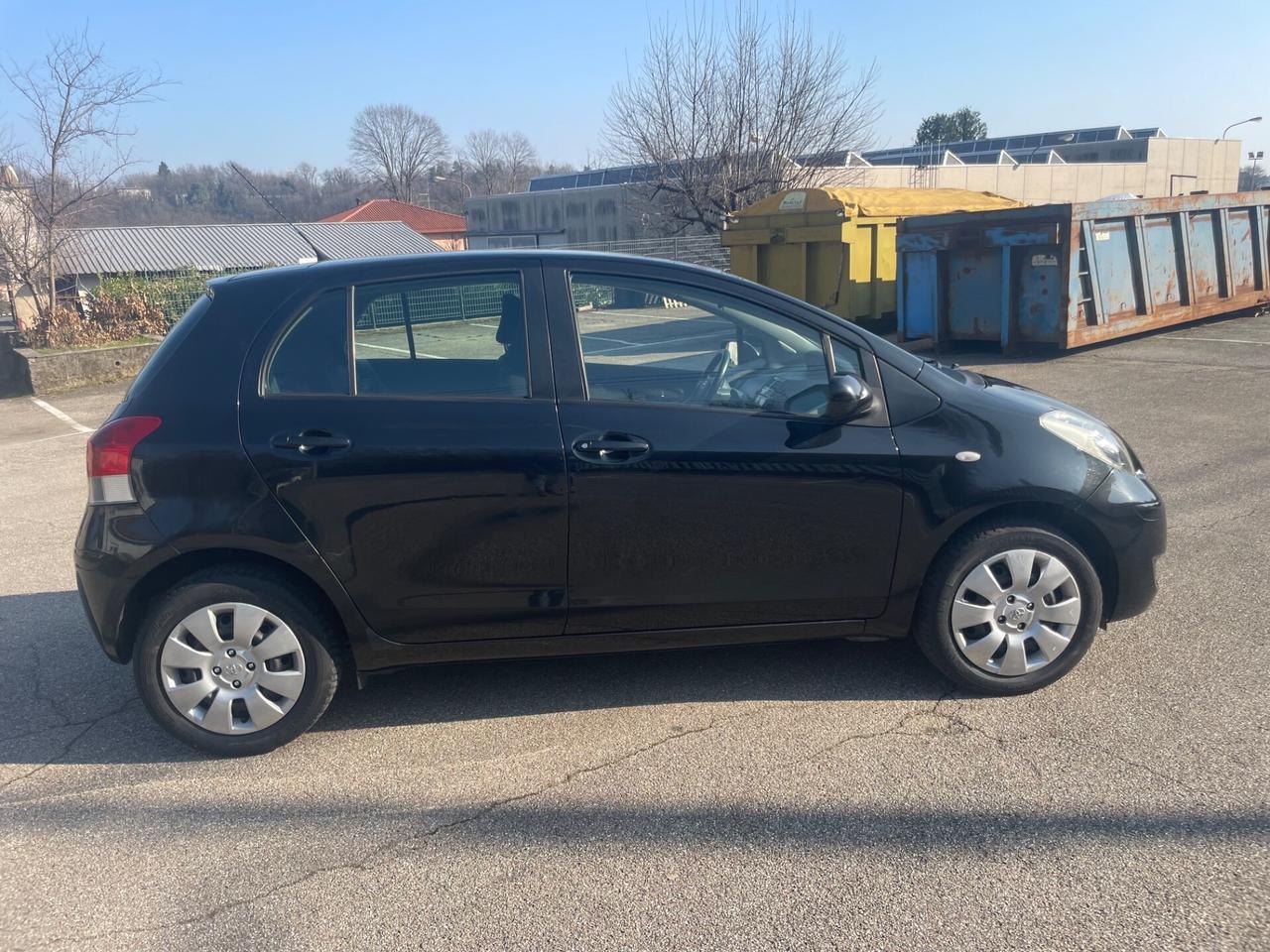 Toyota Yaris 1.0 5 porte per neopatentati