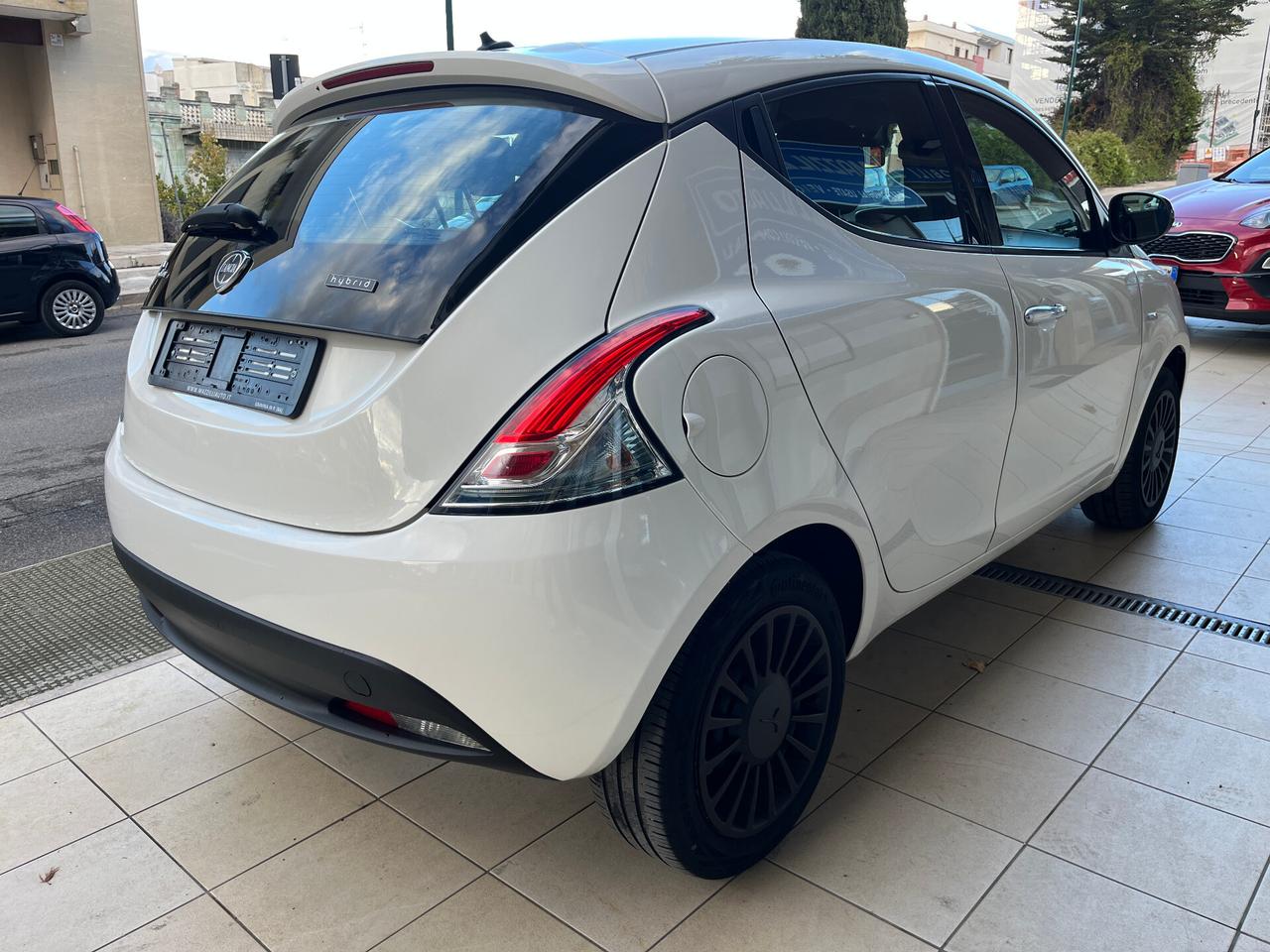 Lancia Ypsilon 1.0 FireFly 5 porte Hybrid Posti - GH272GE