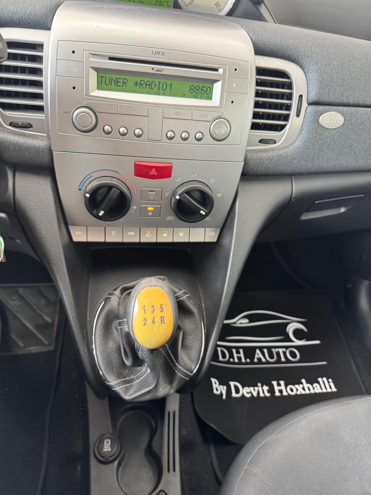Lancia Ypsilon 1.2 69 CV Unyca