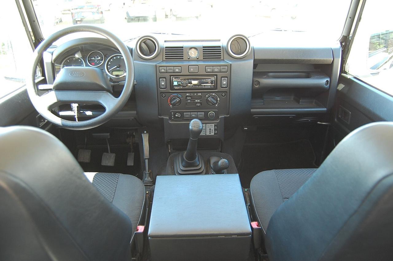 Land Rover Defender 90 2.4 TD4 Station Wagon SE