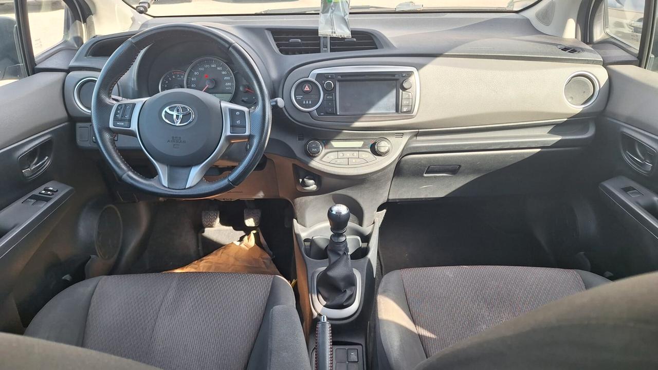 Toyota Yaris 1.3 5p Lounge UNIPRO