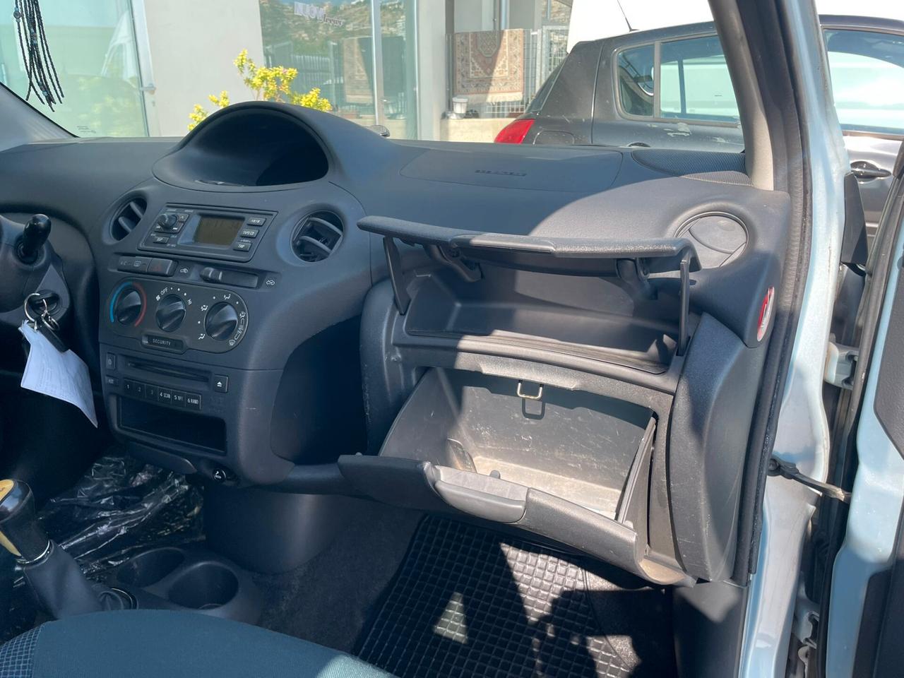 Toyota Yaris 1.0 3 porte Sol OK neopatentati