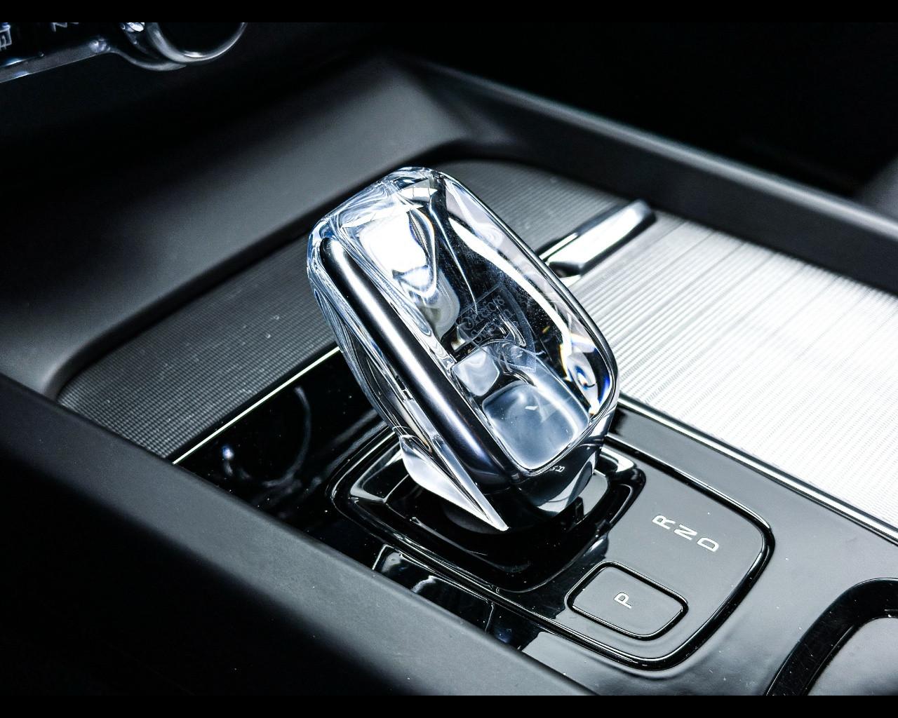 VOLVO XC60 (2017--->) - XC60 B4 (d) AWD Geartronic Inscription