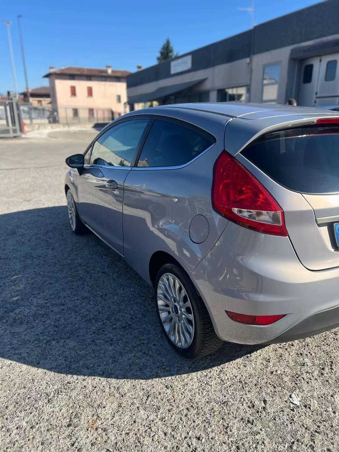Ford Fiesta 1.4 3 porte Bz.- GPL Titanium