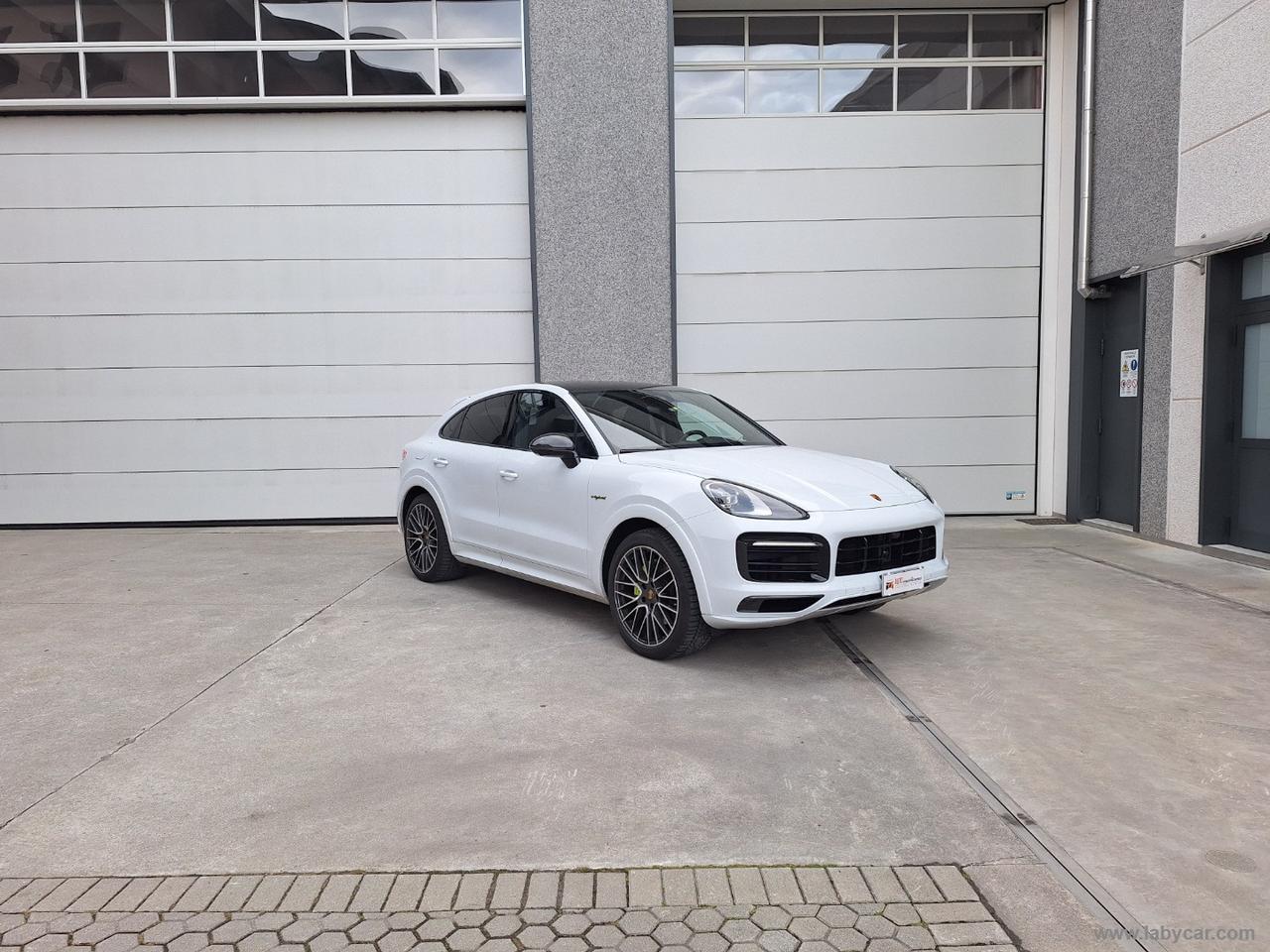 PORSCHE Cayenne Coupé 3.0 V6 E-Hybrid PlatINUM TETTO CARBONIO