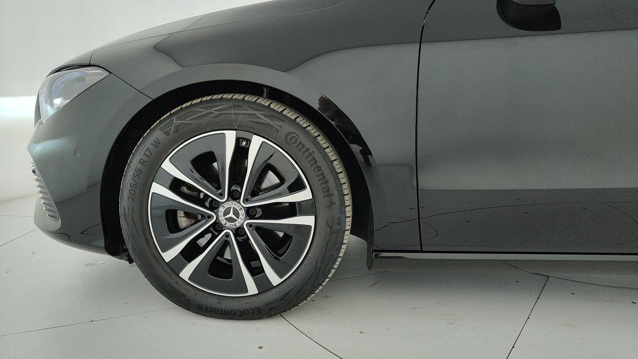 Mercedes-Benz CLA Shooting Brake 180 d Advanced auto