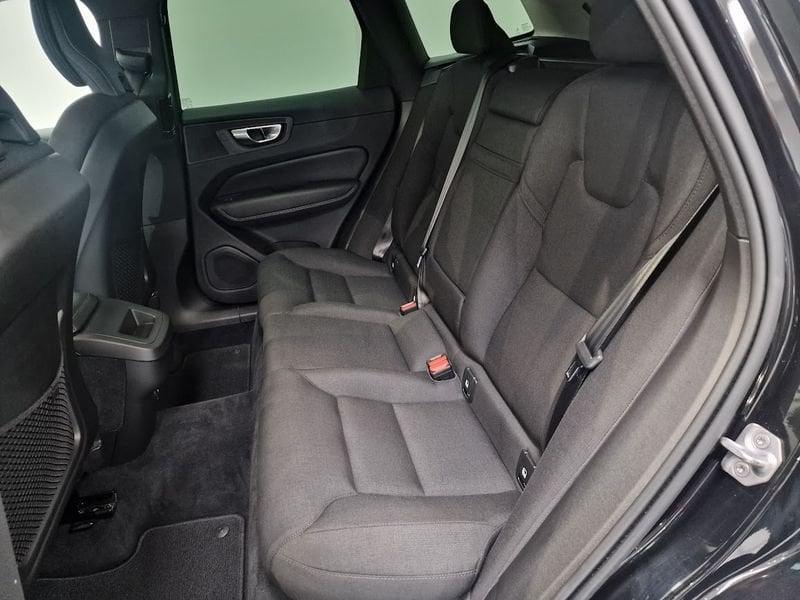 Volvo XC60 B4 (d) AWD Geartronic Momentum AUTOCARRO N1