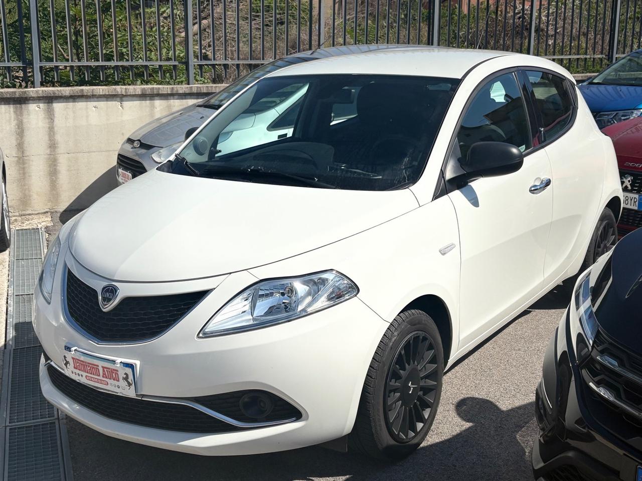 Lancia Ypsilon 1.2 69 CV 5P Gold UCONNECT Blue&Me